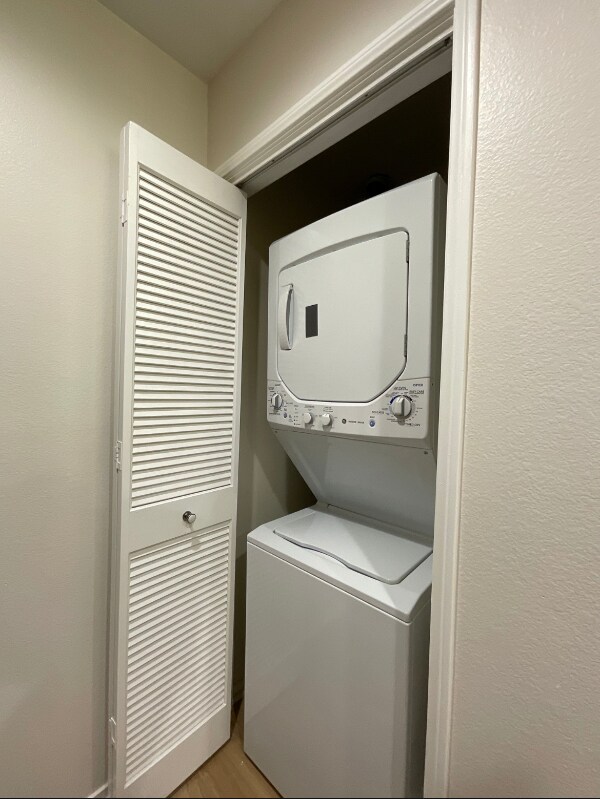 Foto del edificio - 240 Caldecott Ln