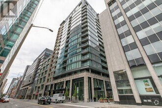 Building Photo - 101-101 Queen St