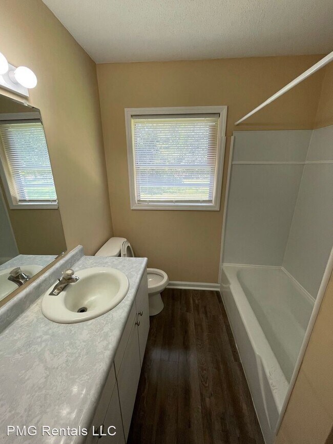 Building Photo - 3 br, 1 bath House - 214 Ridgewood Drive