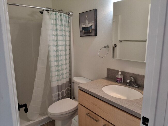 Foto del edificio - Move-in Ready Furnished Apartment