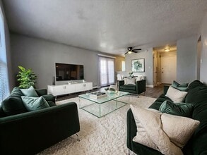 Building Photo - 4420 Loomis Ave