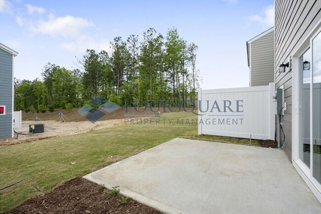 Building Photo - End-Unit Townhome with Loft, Open Floor Plan & Patio, Conveniently Located Near Dining, Shopping,...