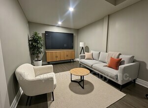 Building Photo - 30 William St