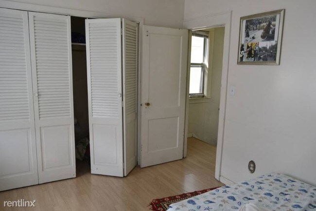 Building Photo - 2 br, 1 bath Apartment - 6262 Booth Street