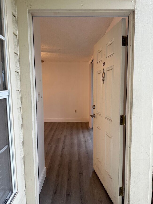 Building Photo - Updated first floor unit