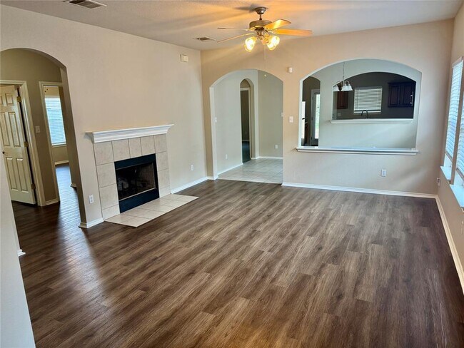 Foto del edificio - 2110 Charlotte Estates Dr