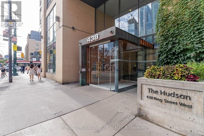 Building Photo - 438 King St W