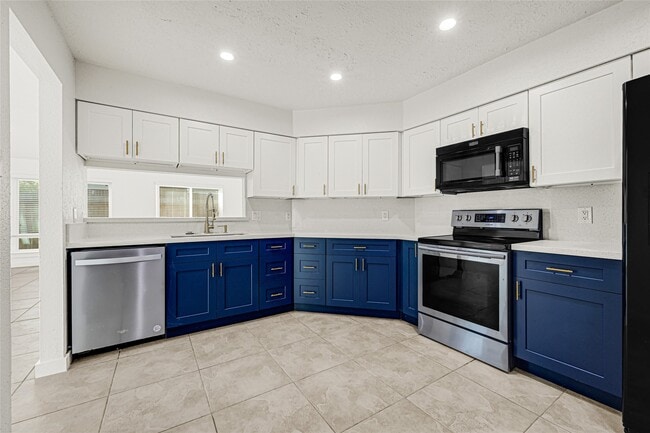 Building Photo - 2239 Pilgrims Point Dr