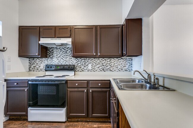 Foto del edificio - UPDATED 2-BEDROOM TOWNHOME AT NORTH PARK T...
