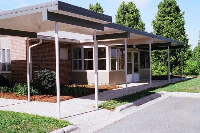 Building Photo - Legacy at the Point