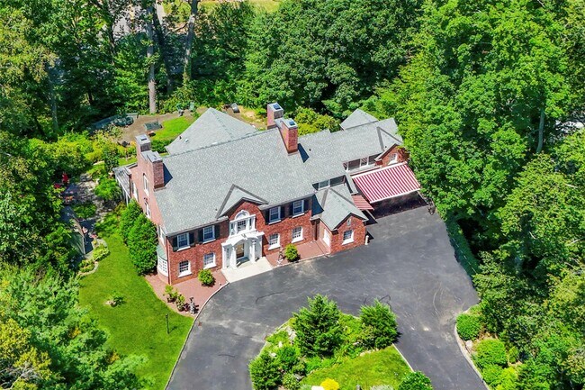 Building Photo - 400 Beechmont Dr