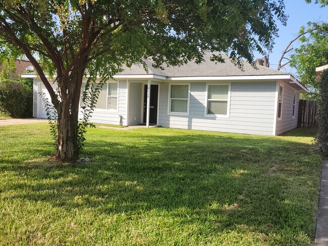 Building Photo - 3515 Lazywood Ln