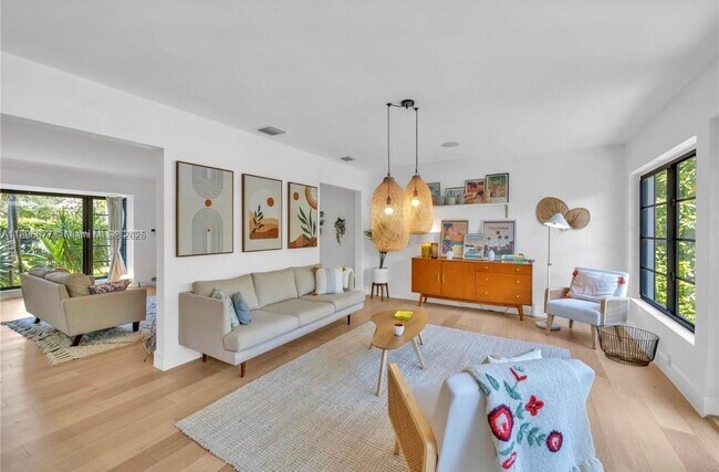 Foto del edificio - 114 NE 103rd St