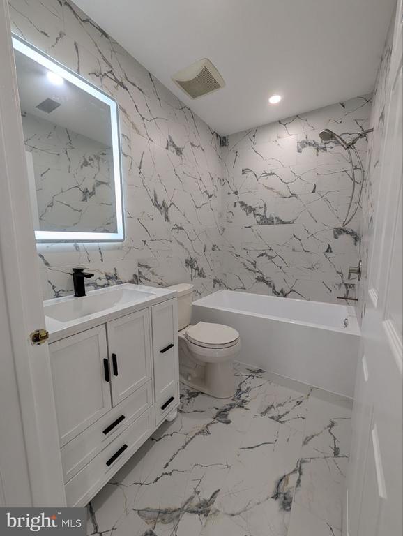 Foto del edificio - 810 Diamond Dr