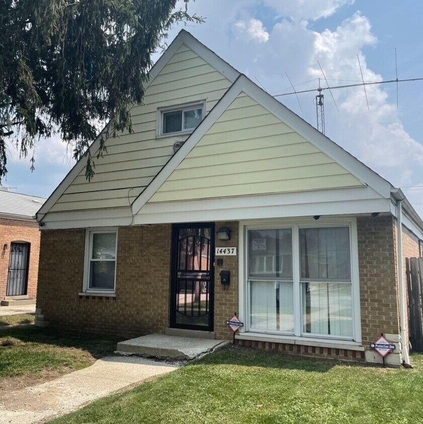 Foto principal - 14437 S Hoxie Ave