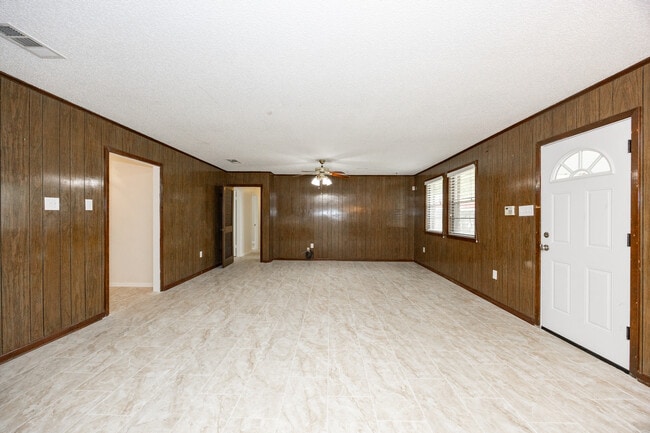 Building Photo - 12114 Tams Dr