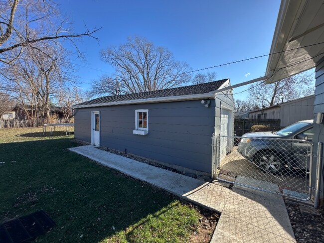 Foto del edificio - 2204 Melrose Ave