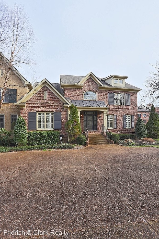 Building Photo - 4 br, 3.5 bath House - 2421 Crestmoor Rd