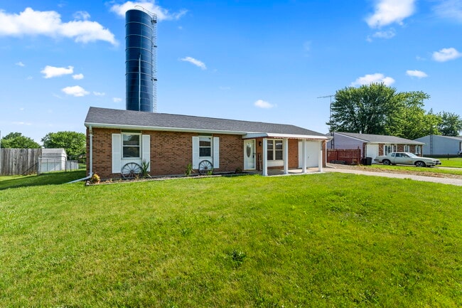 Building Photo - 10975 Comanche Dr