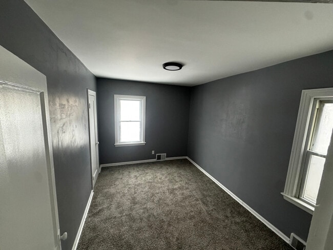 Building Photo - 2781 South Park Ave