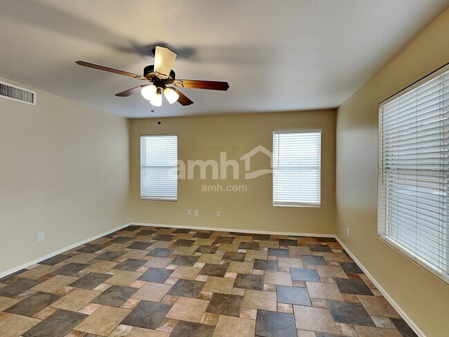 Foto del edificio - 12728 W Holly Street