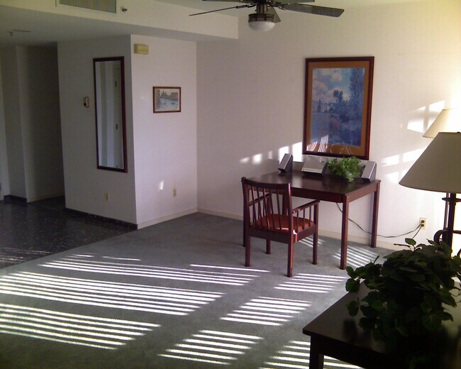 Entrance Area - 250 President St