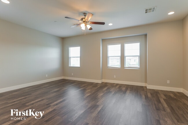 Foto del edificio - 868 N Water St