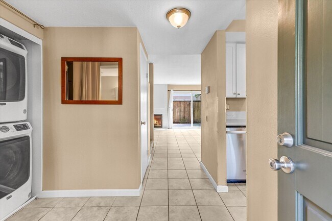 Building Photo - $500 Move In Special! 3 BD, 2.5 BA Townhome At The Groves In Carmel Valley-Del Mar