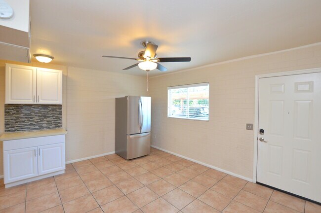 Building Photo - 604 S Roosevelt St