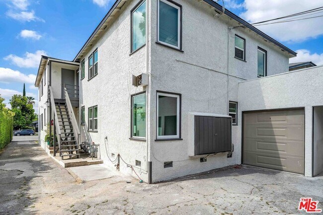 Foto del edificio - 11575 Riverside Dr