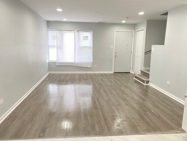 Building Photo - 126 Sibley Blvd