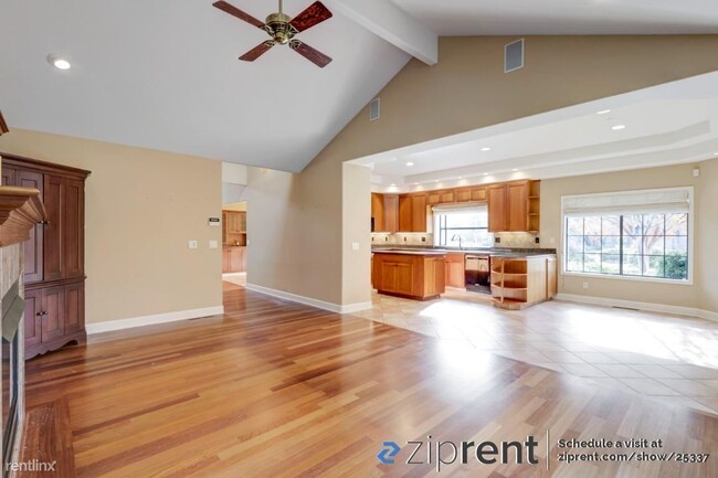 Foto del edificio - 4 br, 3 bath House - 1025 5th Street East,...