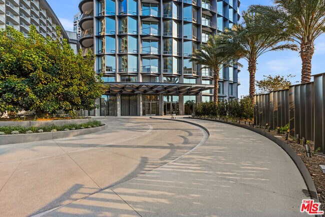 Foto del edificio - 211 W Elm Ct
