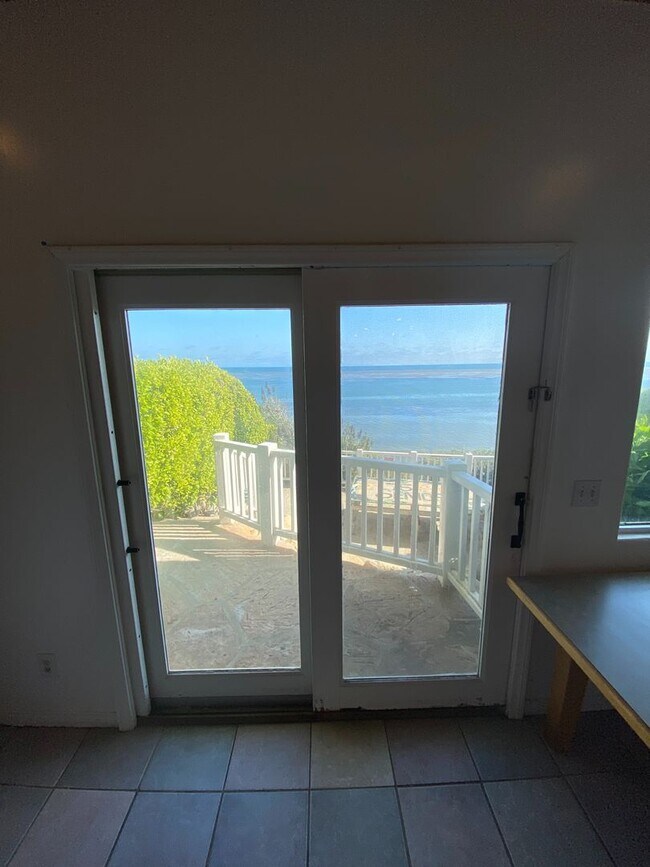 Building Photo - 6575 Del Playa Dr
