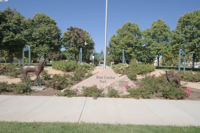 Building Photo - 1612 Marina Way