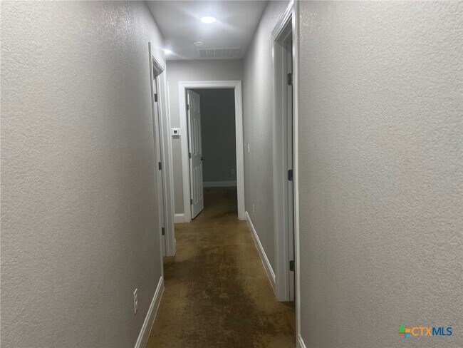 Foto del edificio - 661 W Austin St