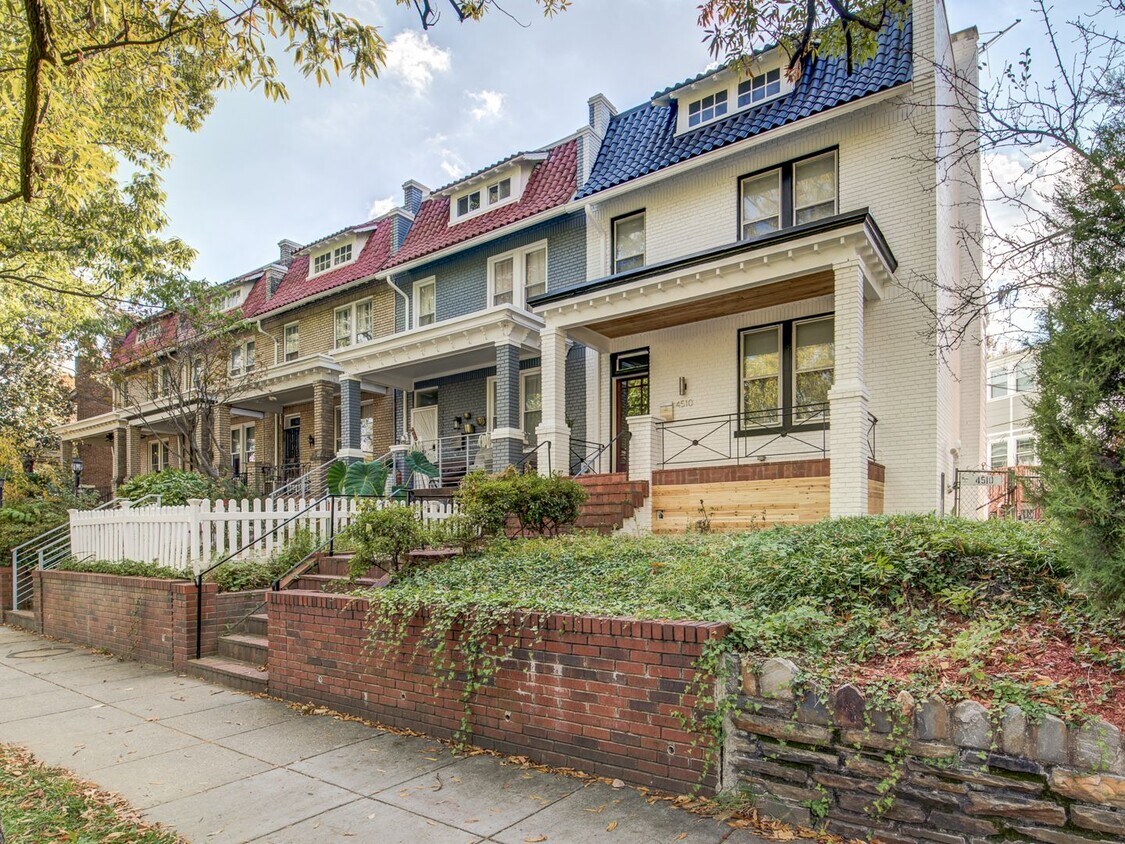 Primary Photo - 4510 Iowa Ave NW