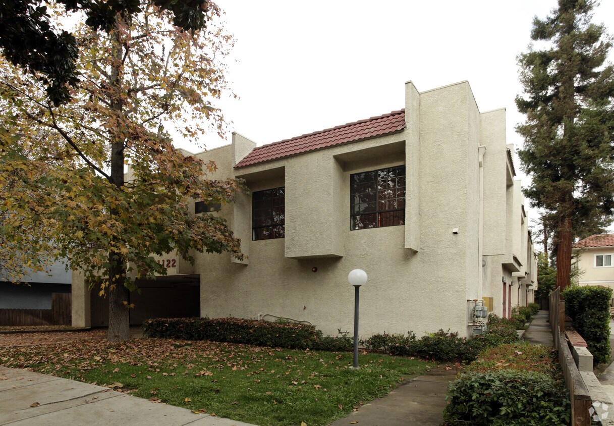 Building Photo - 1122 N Stoneman Ave