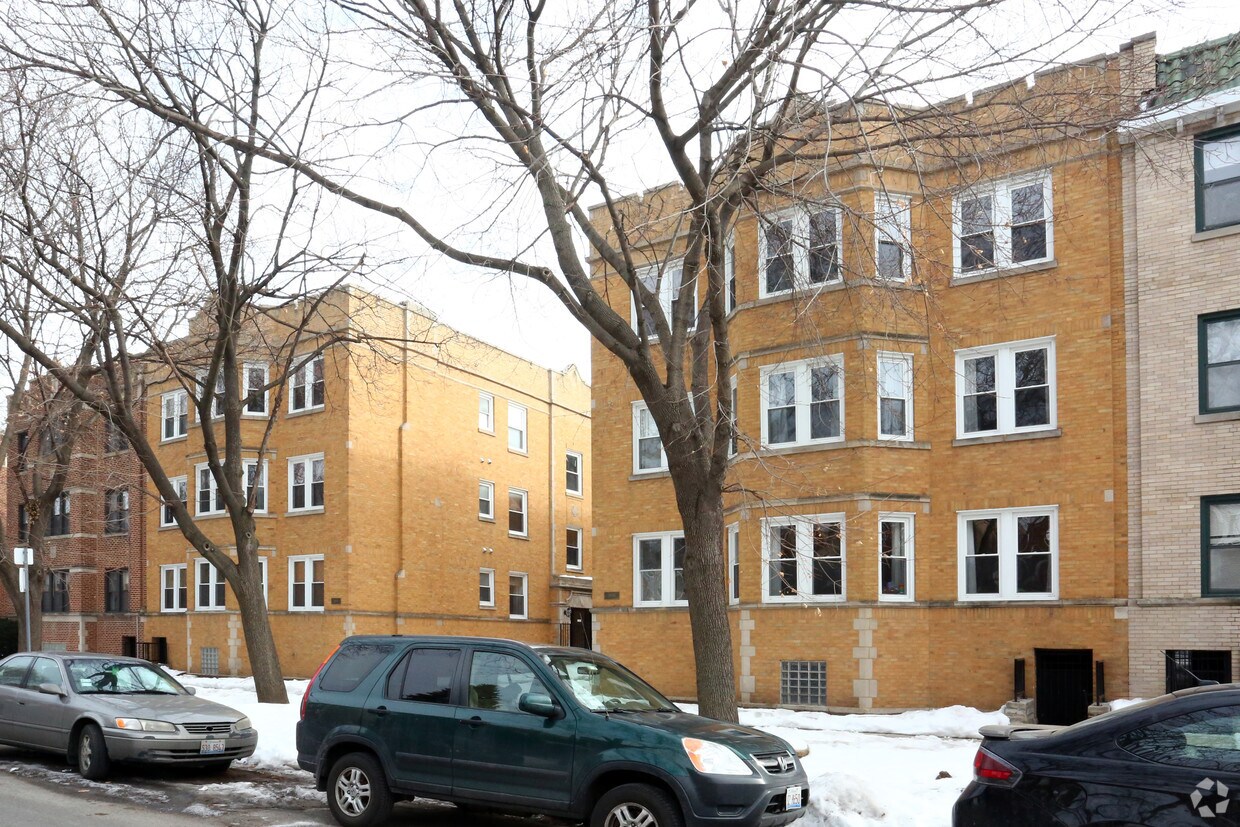 Building Photo - 4845 N Wolcott Ave