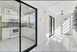 Building Photo - 115 Capri B