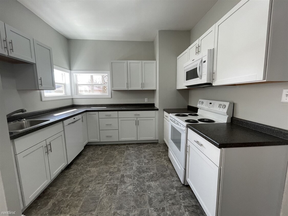 Primary Photo - 6 br, 2 bath House - 1715 Hughitt Ave