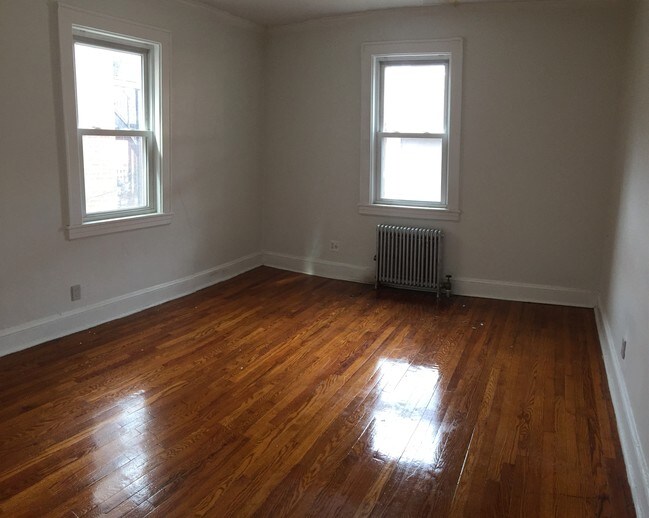 Building Photo - 20-52-52 27th St