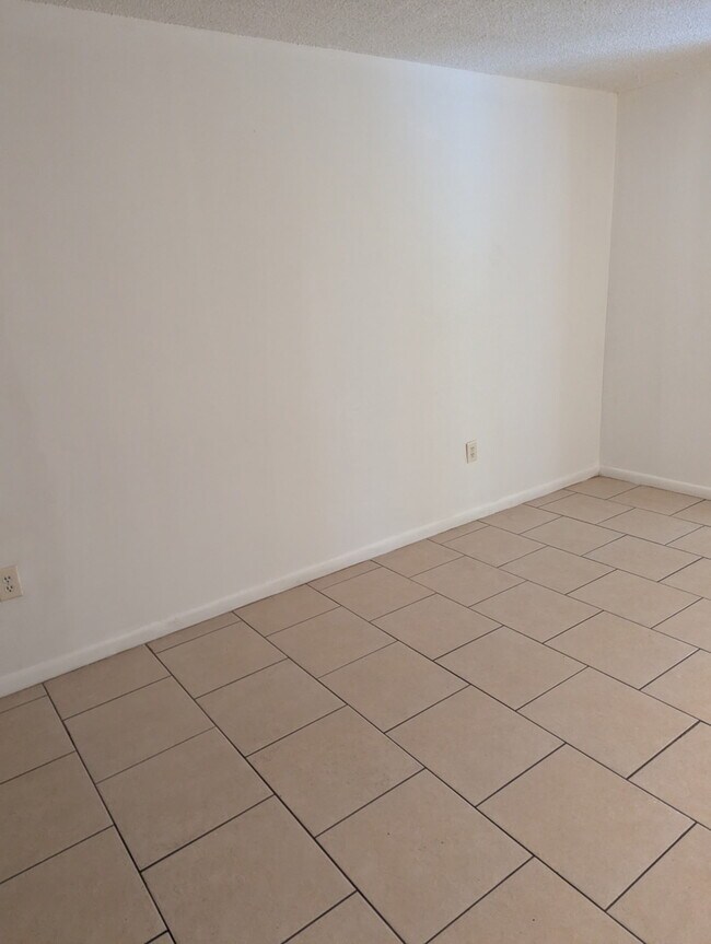 Foto del edificio - 555 Aster Ct