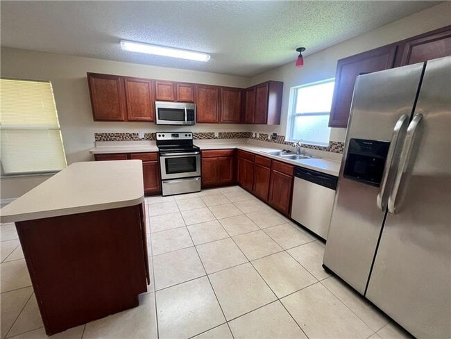 Building Photo - 1209 SW Idol Ave