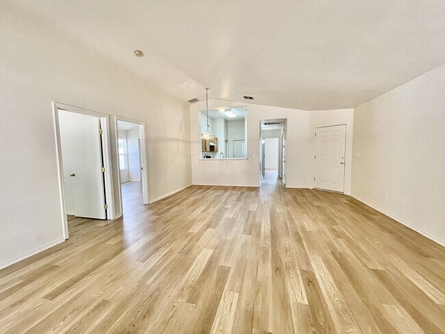 Foto del edificio - 3582 Fighting Falcon Dr