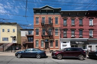 Building Photo - 96 Bowers St