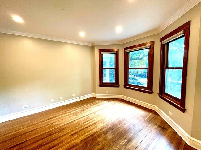 Foto del edificio - 4327 N Damen Ave