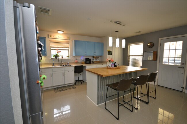 Building Photo - 20751 Cypress Post Dr