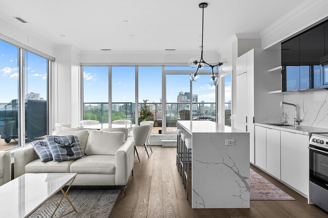 Building Photo - 6 Parkwood Ave