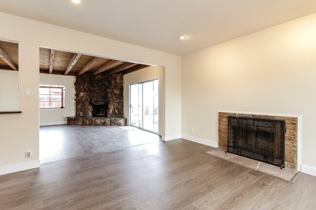 Building Photo - Newly renovated ranch style home in Granad...